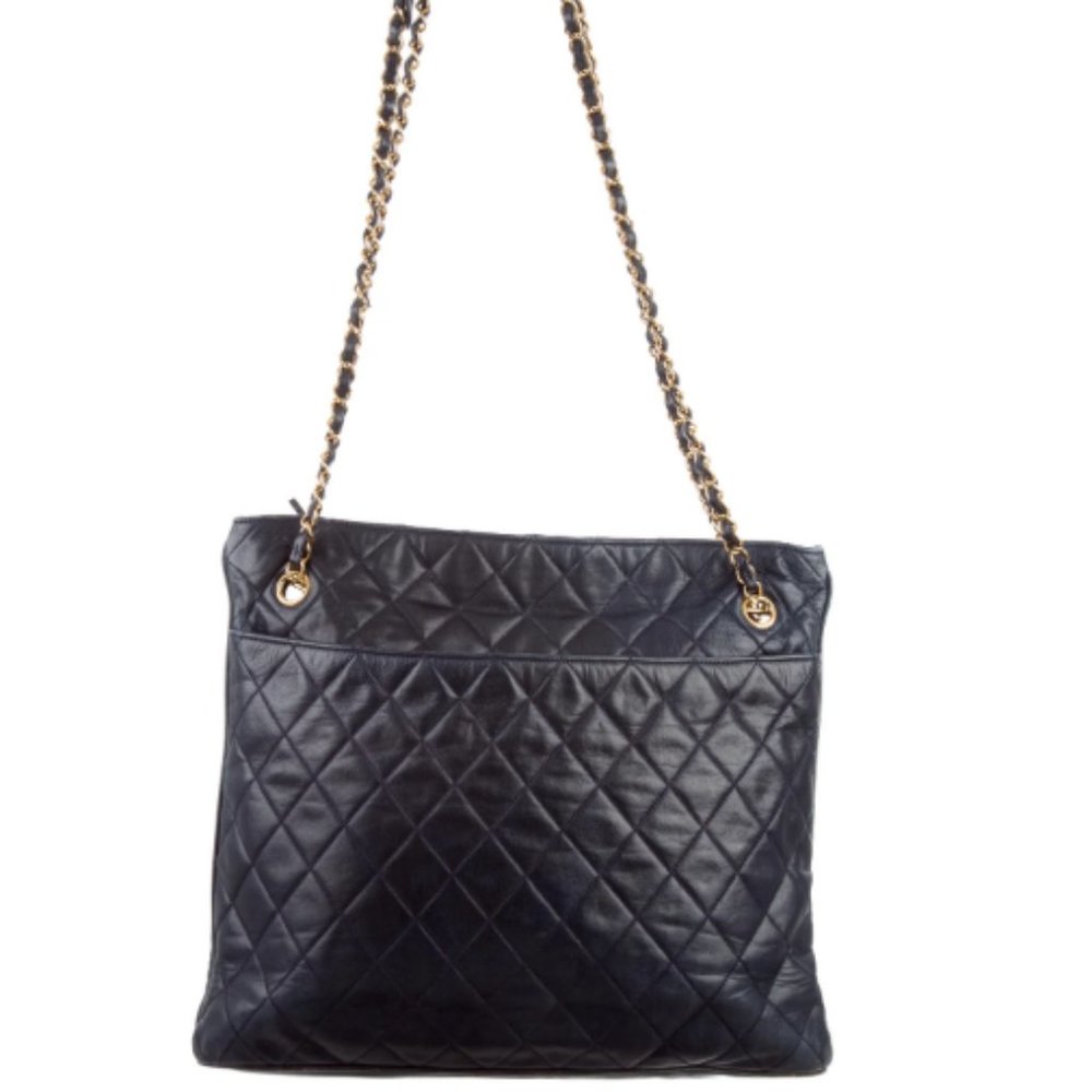 Navy CHANEL quilted purse